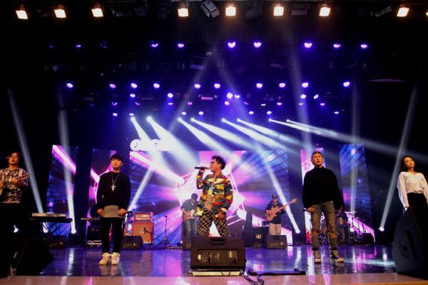 “咪咕音乐•音为青春”全国四强争霸赛在成电开启首场对决