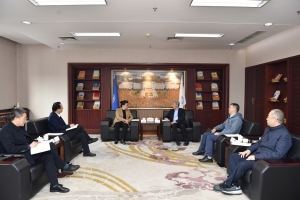 浙江省衢州市长徐张艳一行来校访问