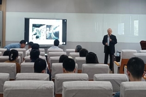 西安交通大学李开泰教授做客名师讲堂