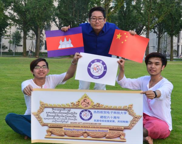 留学生为60周年校庆送上祝福.jpg 留学生为60周年校庆送上祝福.jpg