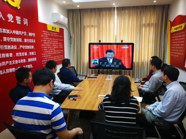 领导.jpg f5e2f67b1c483e713dca68247da8328d.jpg