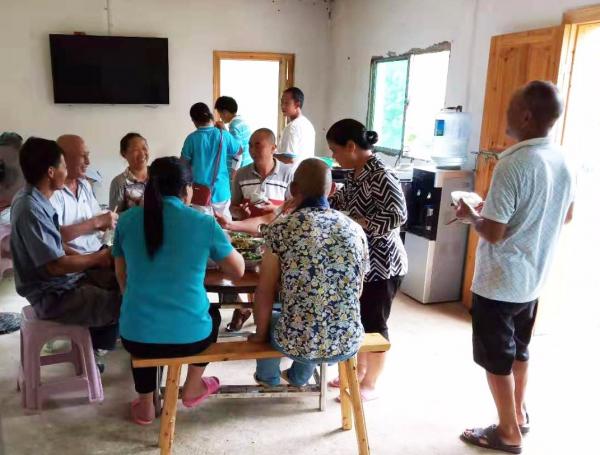 行情大好,农民欢颜.jpg 行情大好,农民欢颜.jpg