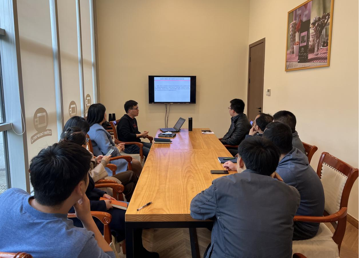 光电学院开展“追光逐电·光引未来”青年教师系列活动