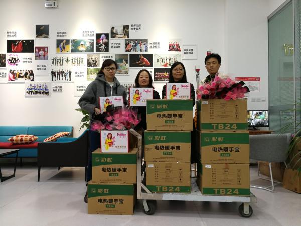 校工会开展“情系职工、秋冬送暖”慰问活动