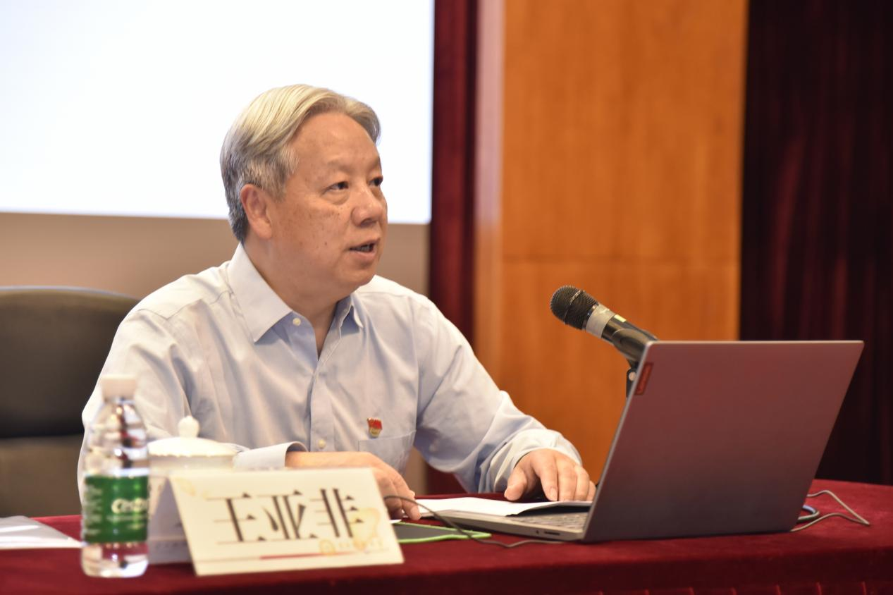 校党委书记王亚非讲授主题教育专题党课