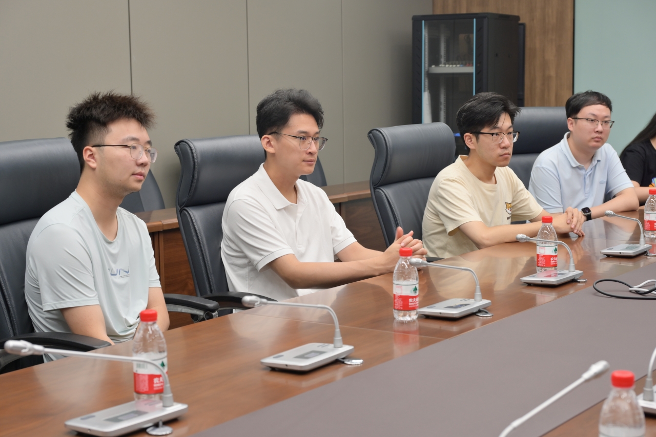 图 8 电子学院研究生实践队与企业座谈交流.JPG 图 8 电子学院研究生实践队与企业座谈交流.JPG