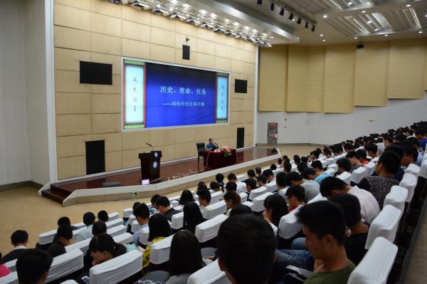 《成电故事》专题课程纳入新生入学教育