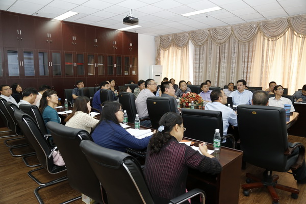 学校研讨本科教学工作