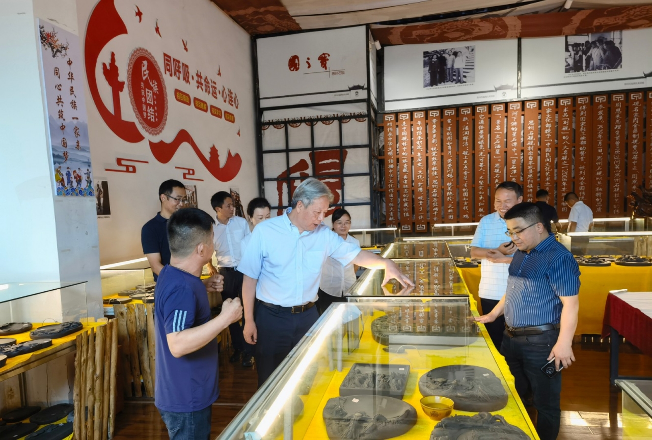 扶贫调研 (10) 思州石砚.jpg 扶贫调研 (10) 思州石砚.jpg