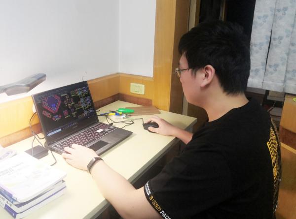 学生1.jpg 学生1.jpg