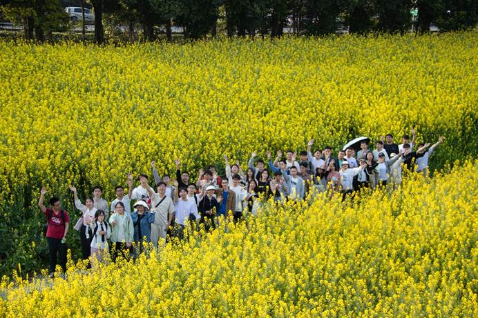 光电学院开展户外徒步健身活动
