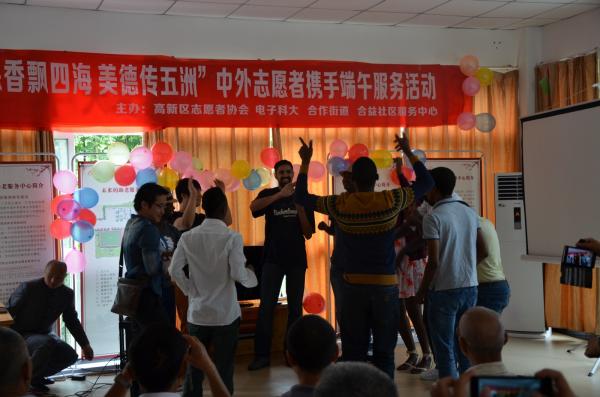 无国界志愿者服务小组成立为毕业献礼