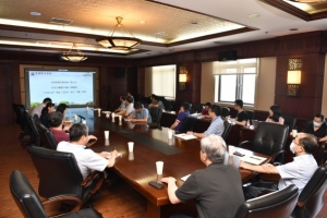 学校召开党委理论学习中心组（扩大）会议 深入学习党的十九届四中全会精神