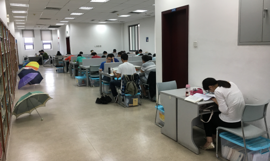 “学霸”福利：图书馆“考研专区”新增900多个收纳箱