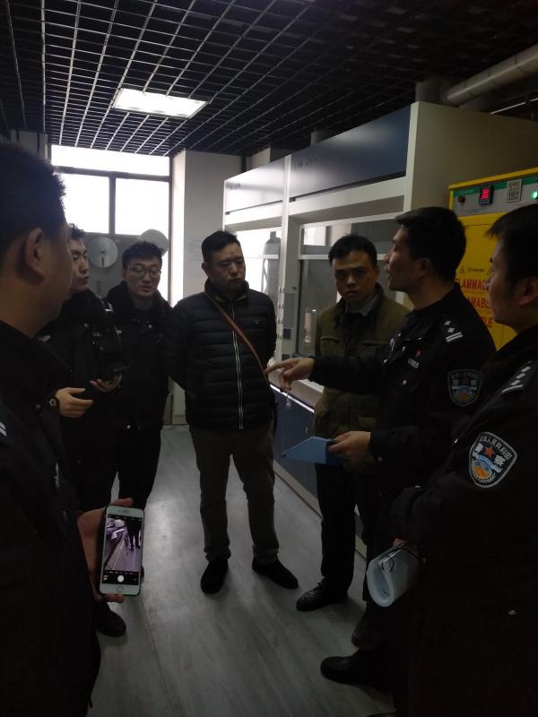 成都市公安局来校检查实验室安全工作