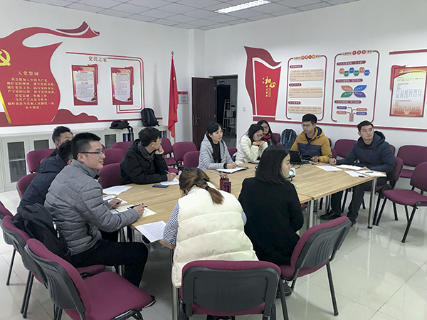 经管学院召开学生党支部书记学期工作述职交流