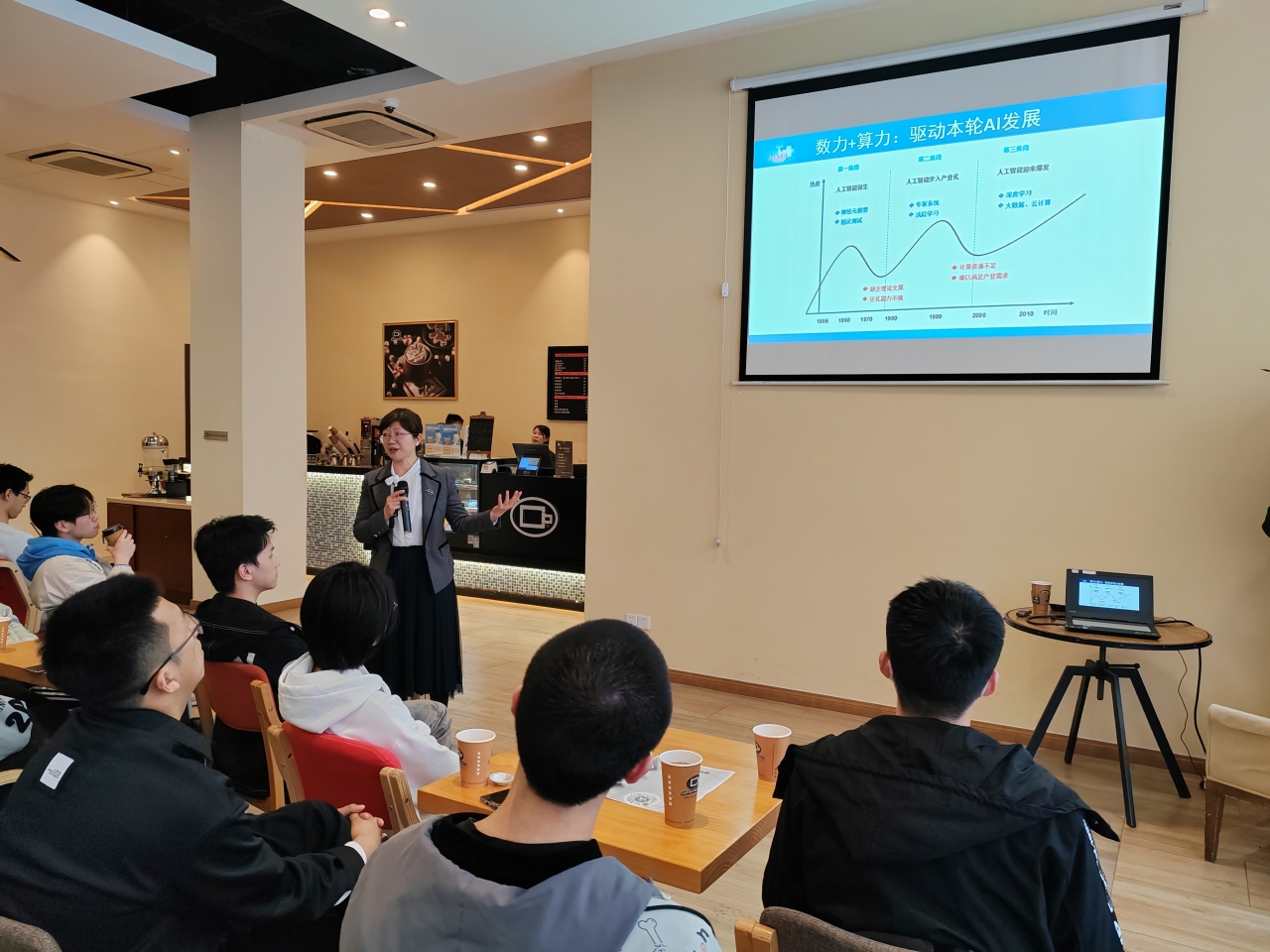 【成电下午茶】蒲晓蓉教授谈“从Chat GPT看AI通才的飞速成长路”