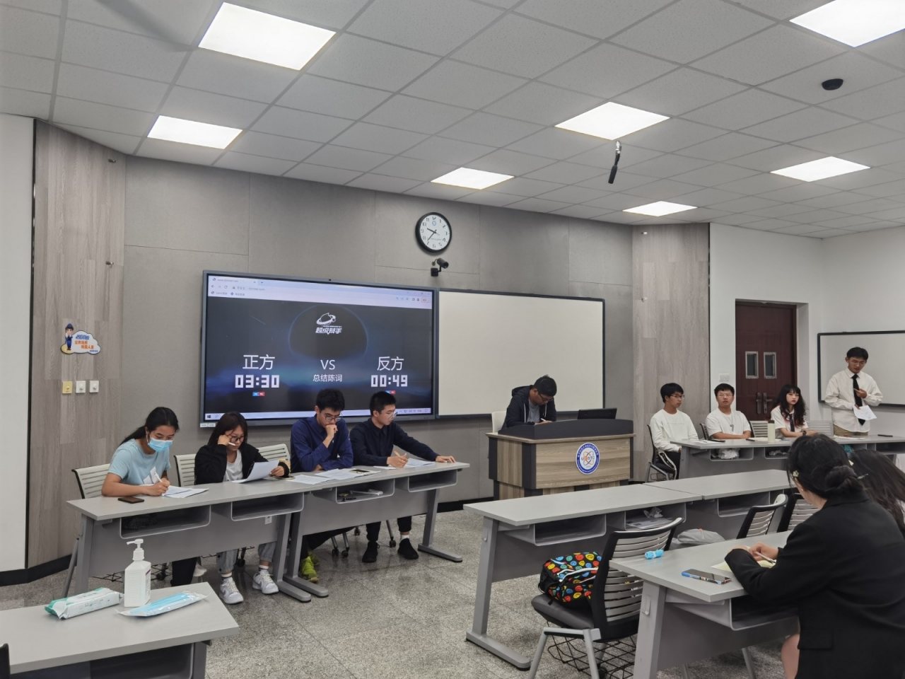 经管学院、公管学院联合举办“管管联盟”新生辩论赛