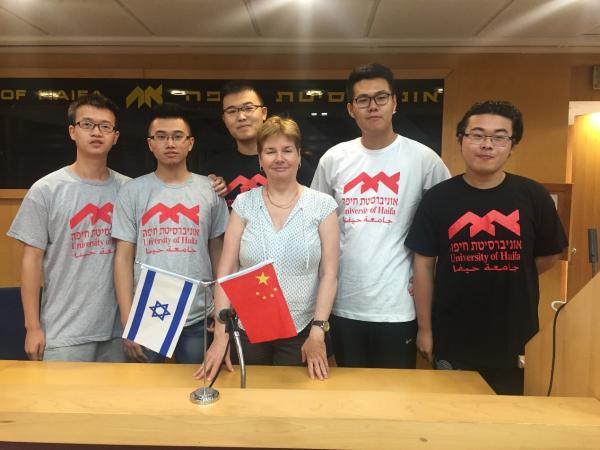科大学子与Ofira教授合影.jpg fae3a4875ea7d24cff1e544e6b077990.jpg