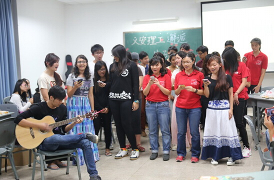 新加坡义安理工学子来校交流
