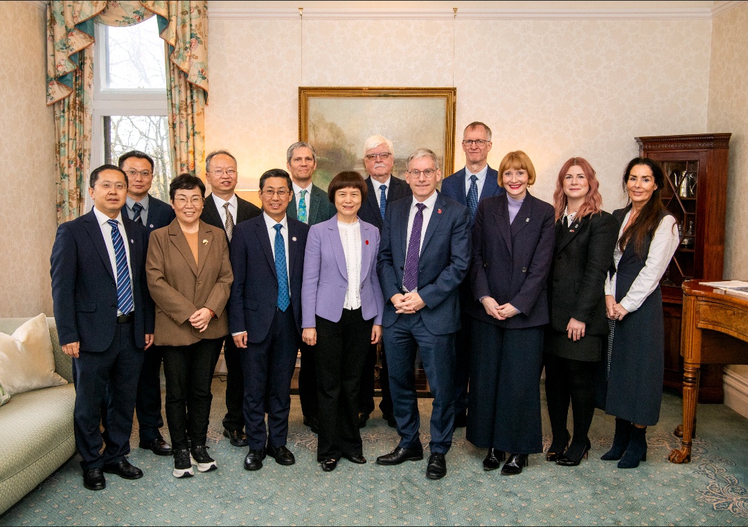 校党委书记曹萍率团访问英国法国