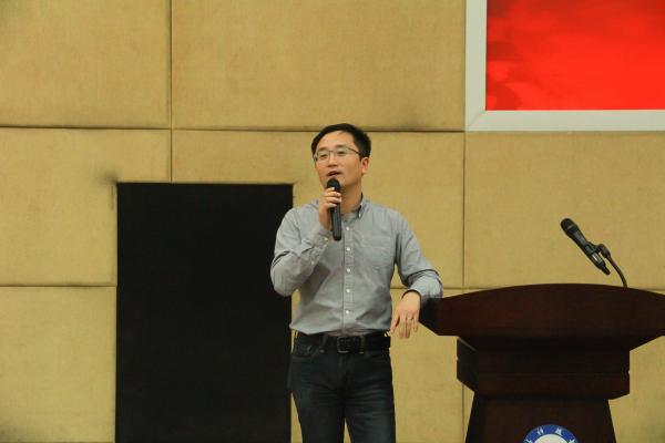 计算机学院新生开学典礼暨成电故事讲座隆重举行