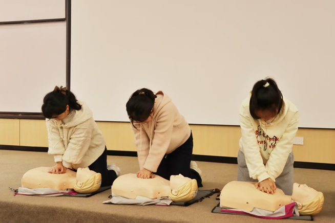 2025年“救”在身边——红十字应急救护员培训举行