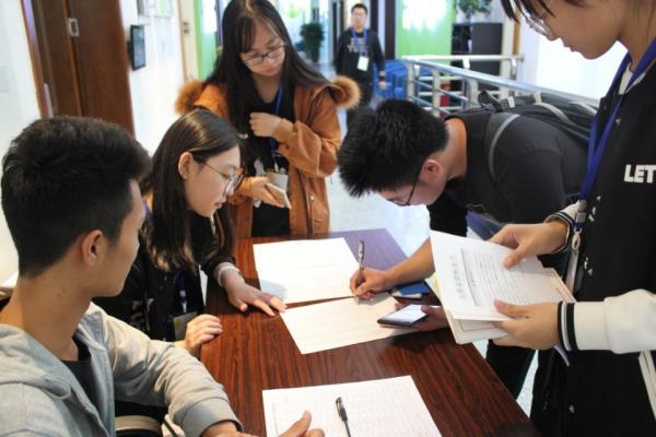 第五届“我最喜爱的老师”评选举行现场投票