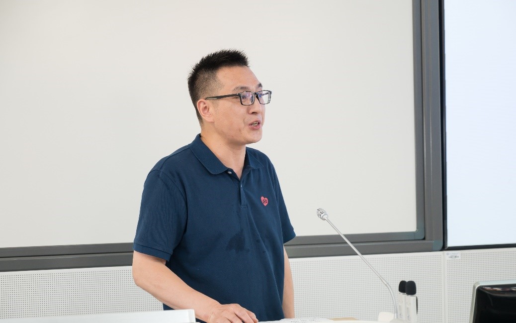 学员代表发言.jpg 学员代表发言.jpg