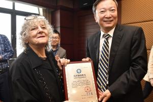 诺奖得主阿达·约纳特受聘为我校名誉教授
