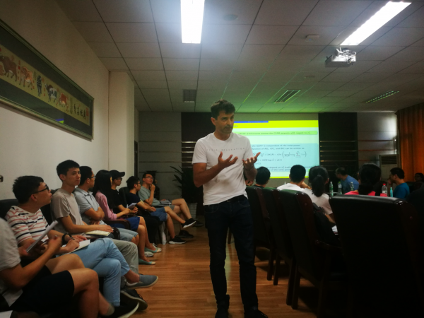 IEEE Fellow Antonio De Maio教授做客名师讲堂