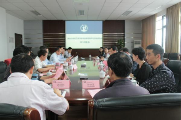 通信学院专业建设指导与咨询委员会研讨人才培养