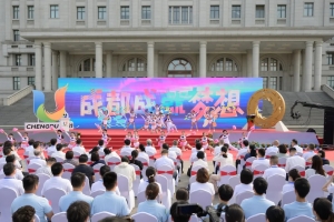 成都大运会火炬在电子科技大学传递