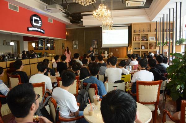 【成电下午茶】 段翰聪教授与学子探讨计算机体系结构的学习路径规划