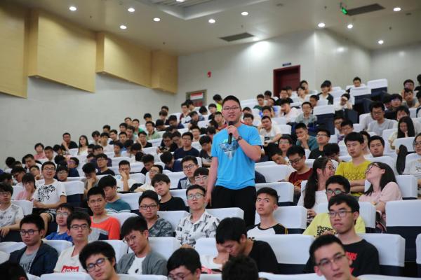 电子学院举行2018级工科试验班（电子工程类）专业确认指导大会