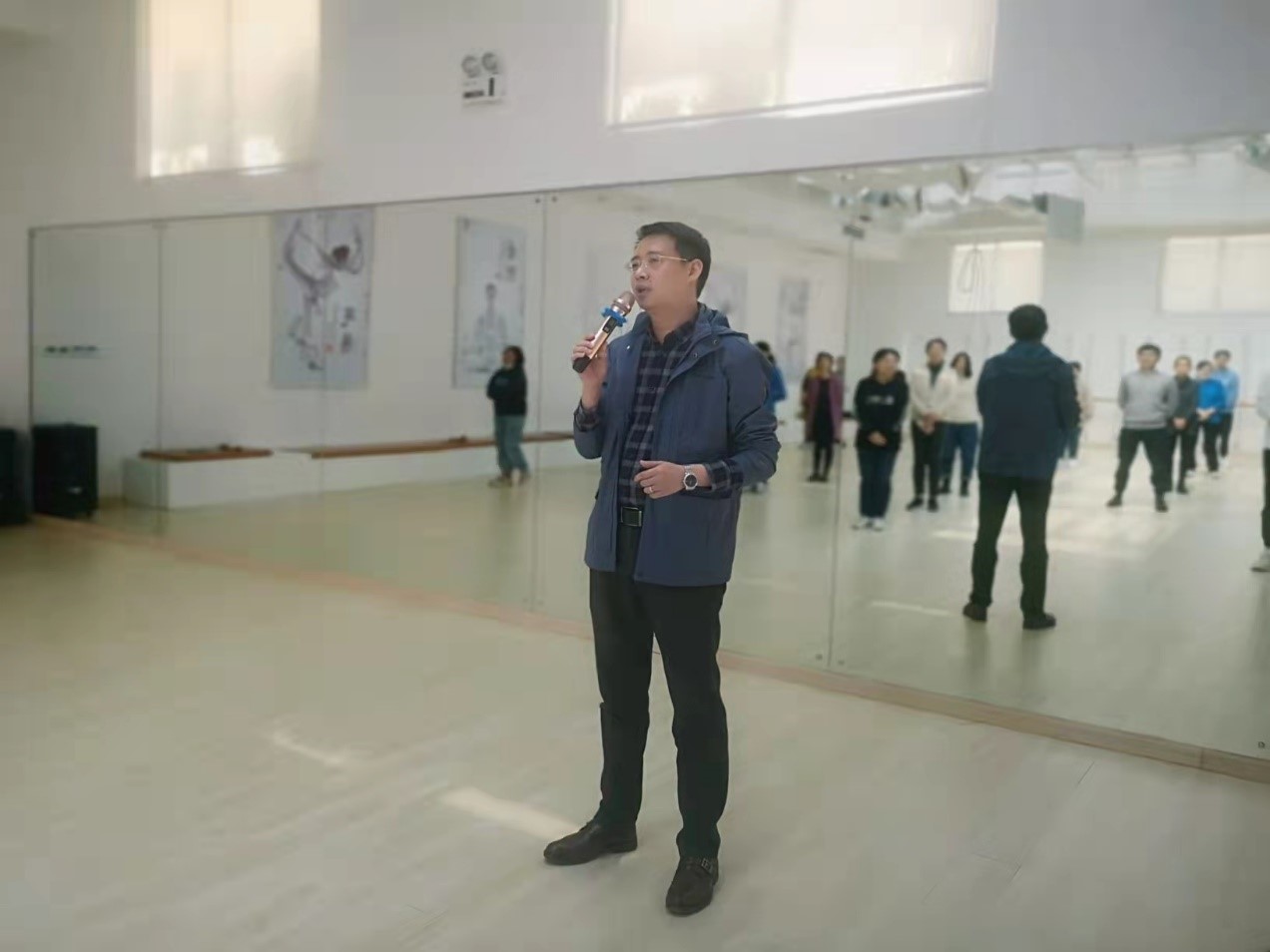 自动化学院组织开展“与春天相约 与健康同行”校园健步走活动