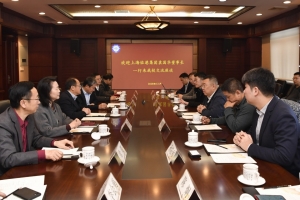 上海临港集团董事长袁国华一行来校访问