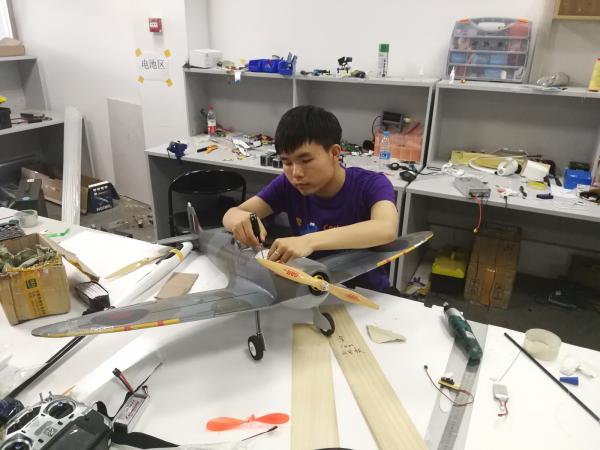 飞机模型.jpg 飞机模型.jpg