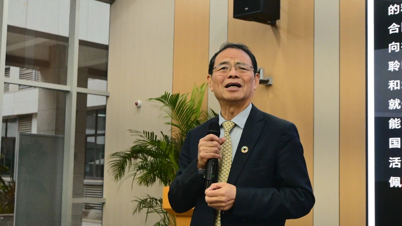 联合国国际劳工组织前国家局局长李东林做客成电讲坛