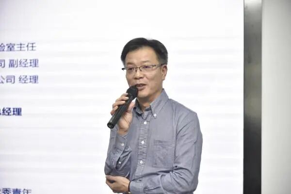 【天下成电人】李毅峰校友：“让中国柔性电子站得住脚！”