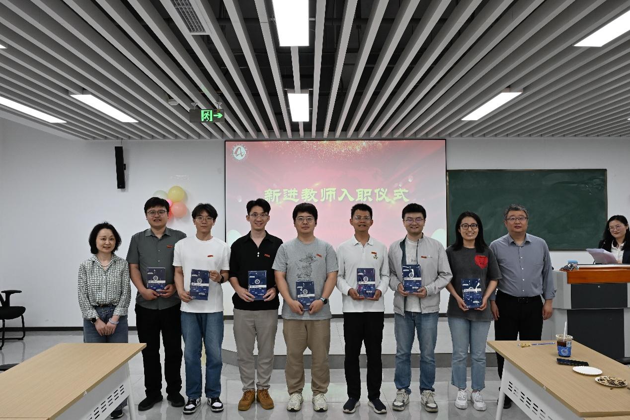 自动化工程学院举办教职工集体生日会