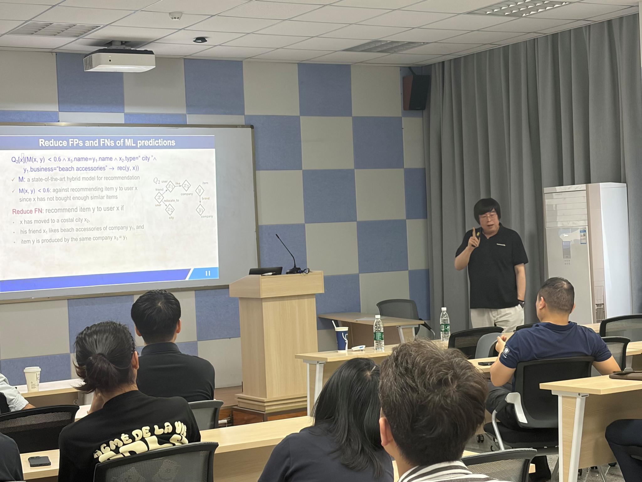 中国科学院外籍院士樊文飞教授做客名师讲堂