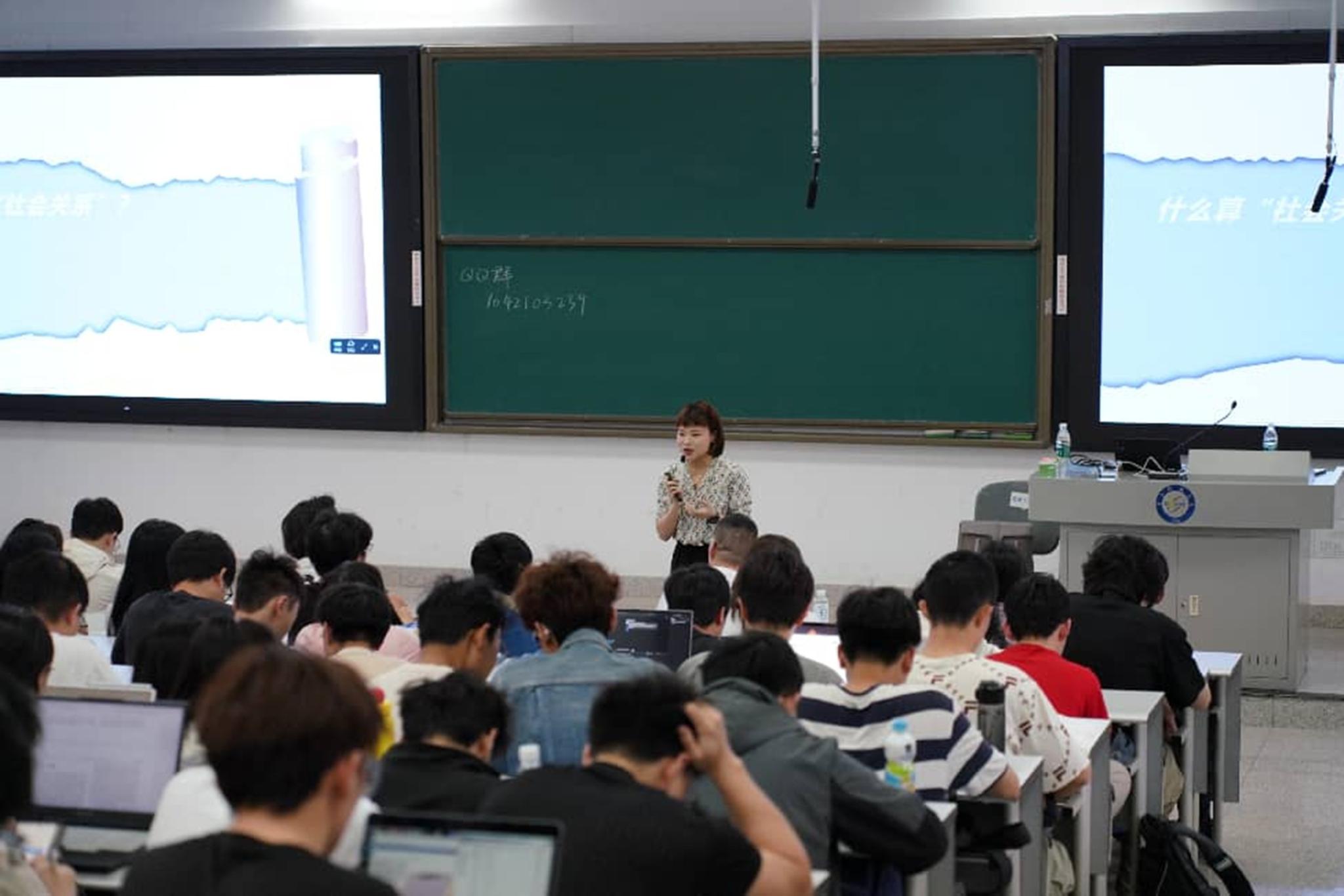 西南大学博导晏妮教授来校讲授“成长·同行”心理类大师课