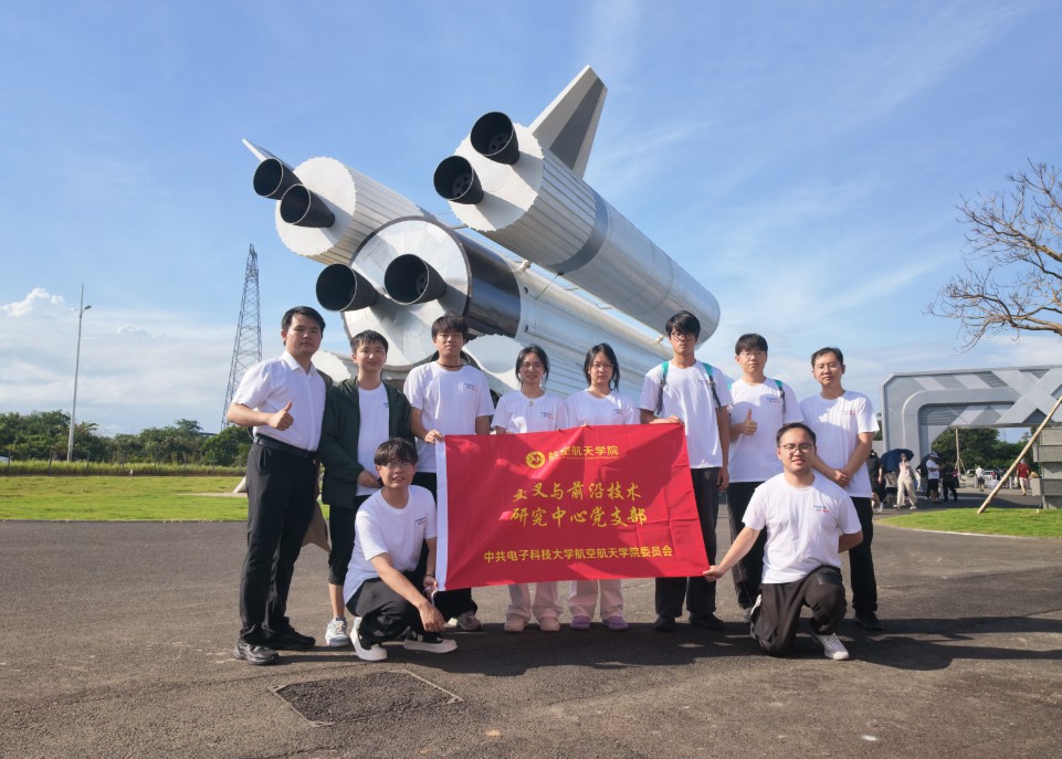 四川工人日报|一架无人机，串起课堂内外“飞天梦” ——记电子科技大学航空航天学院青年教师李维豪