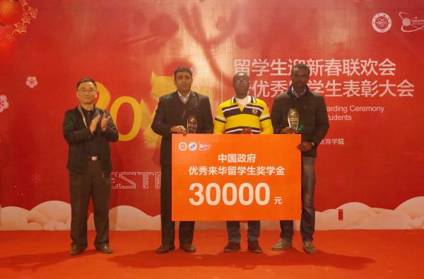 颁奖1.JPG 003bd55348125eca6bdc8bf09df9b1c5.jpg