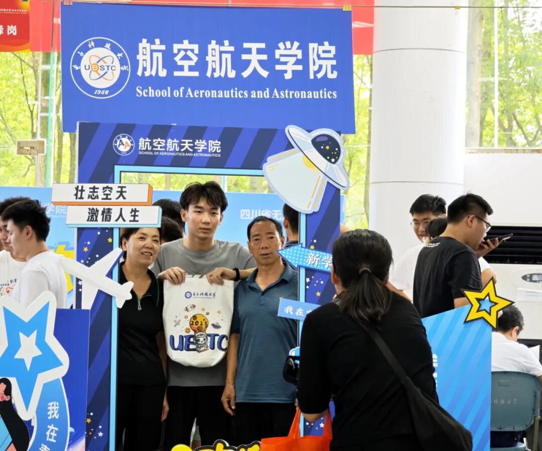 49.jpg 01e81854625f423757b810caf3ae71fb.jpg