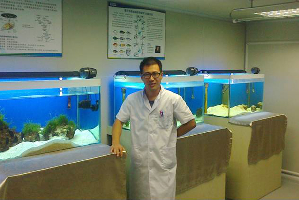 于秋林在华大基因研究院(深圳).jpg 1418018980446659.jpg