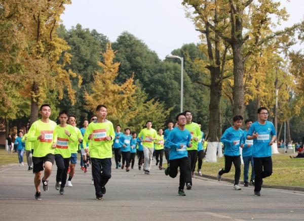 马拉松0006.jpg 1031c1edca99d68245c7d456a113c5b4.jpg