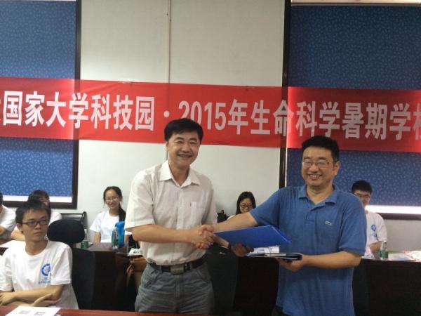 双方领导签署方案.jpg 14864434ec6f2c7996a0c21d89946e8e.jpg