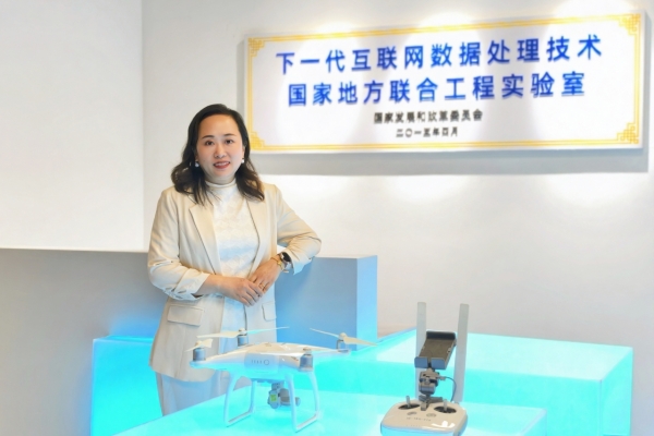 【美丽成电·师德之美】俯首为人梯，编译育人路